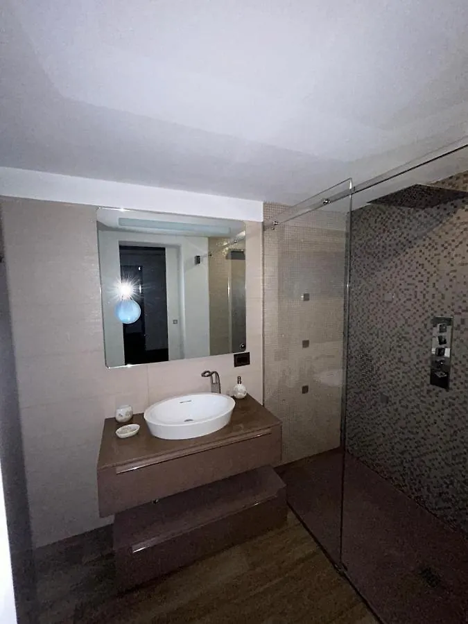 Prince Suite Palermo 0*,